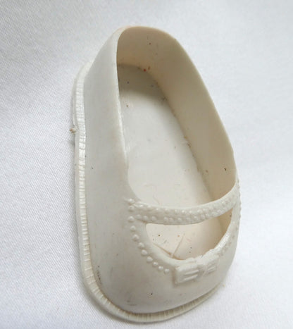 VINTAGE DOLL DRESS SHOES (LOT #1) Seven Pairs in Multiple Colours Including CINDERELLA Doll Shoes.