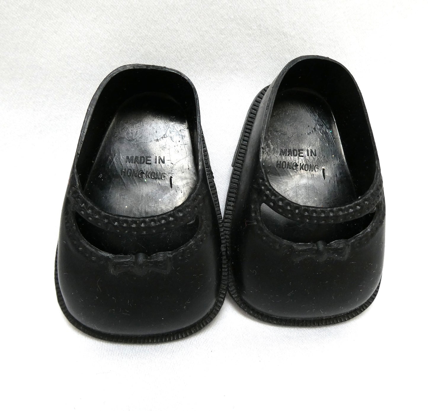 VINTAGE DOLL DRESS SHOES (LOT #1) Seven Pairs in Multiple Colours Including CINDERELLA Doll Shoes.