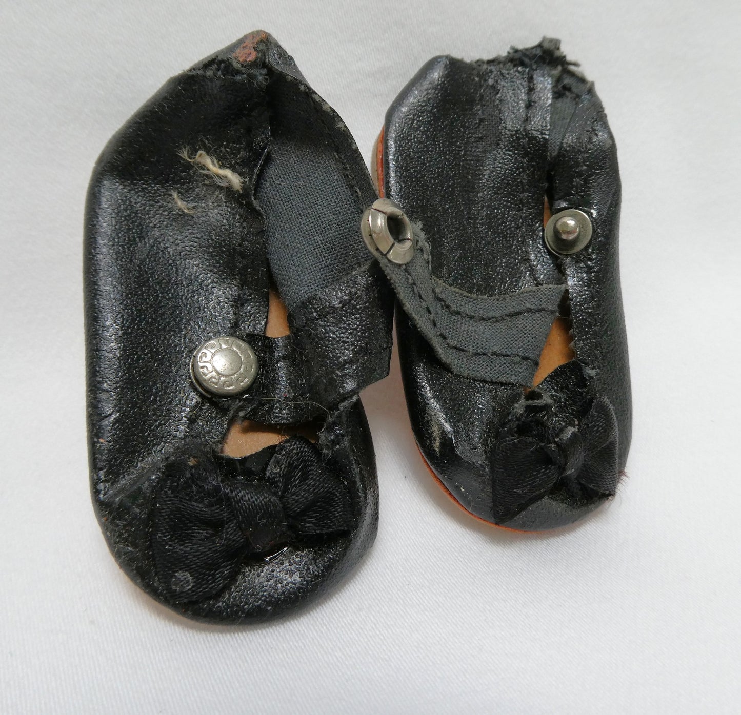 VINTAGE DOLL DRESS SHOES (LOT #2) Seven Pairs in Multiple Colours Including GINNY Doll Shoes.