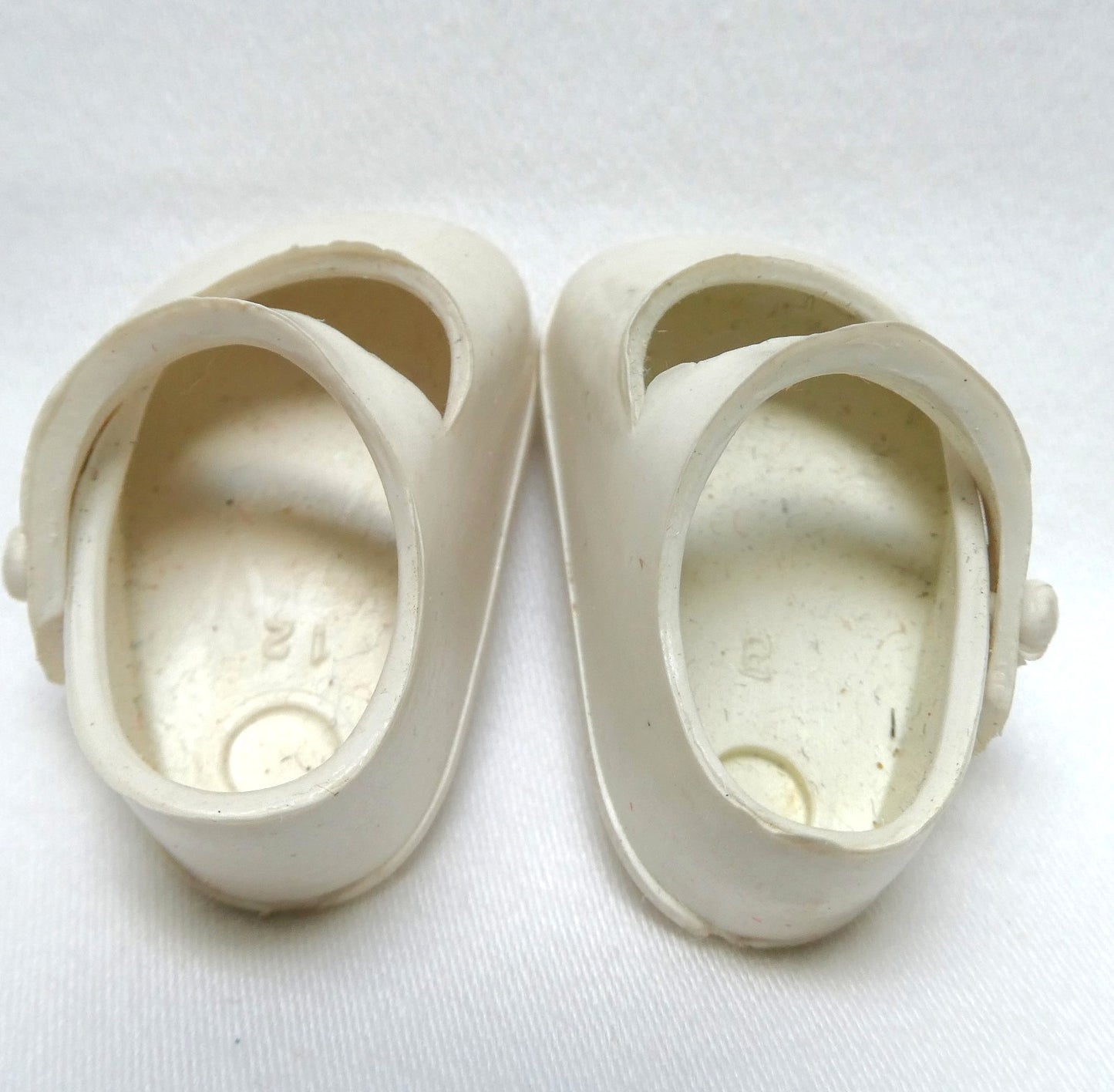 VINTAGE DOLL DRESS SHOES (LOT #2) Seven Pairs in Multiple Colours Including GINNY Doll Shoes.