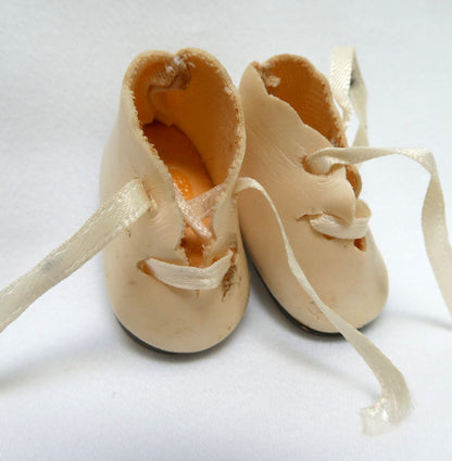 VINTAGE DOLL DRESS SHOES (LOT #2) Seven Pairs in Multiple Colours Including GINNY Doll Shoes.