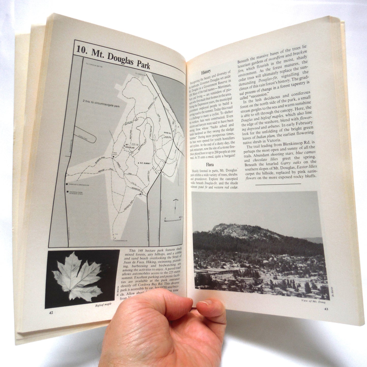 VICTORIA IN A KNAPSACK, A Guide to the natural Areas of Southern Vancouver Island, by The Sierra Club of Western Canada (1985 1st Ed.)