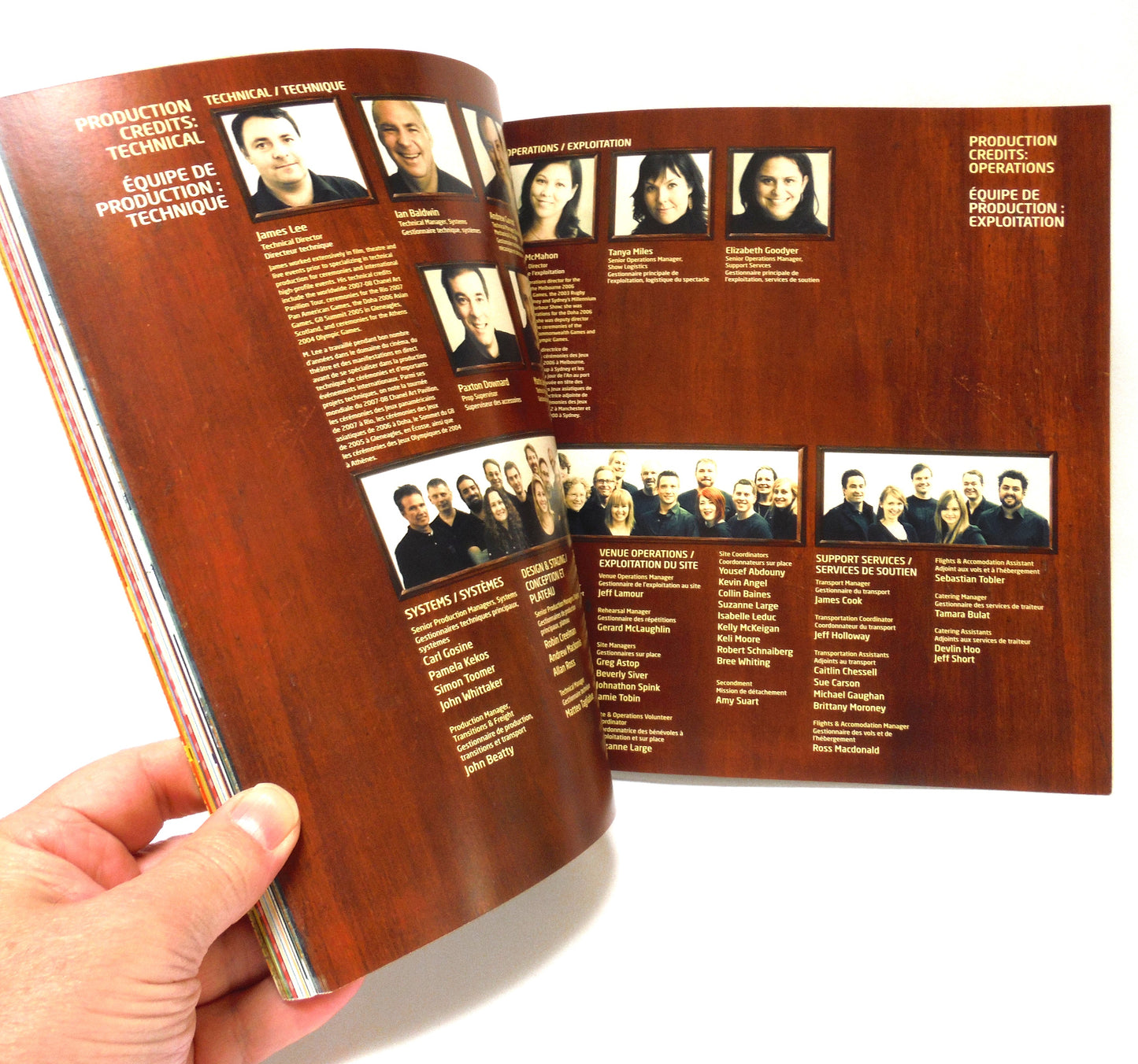 Vancouver 2010 Olympic XXI Winter Games Souvenir CLOSING CEREMONY - CEREMONIE DE CLOTURE Official  Book