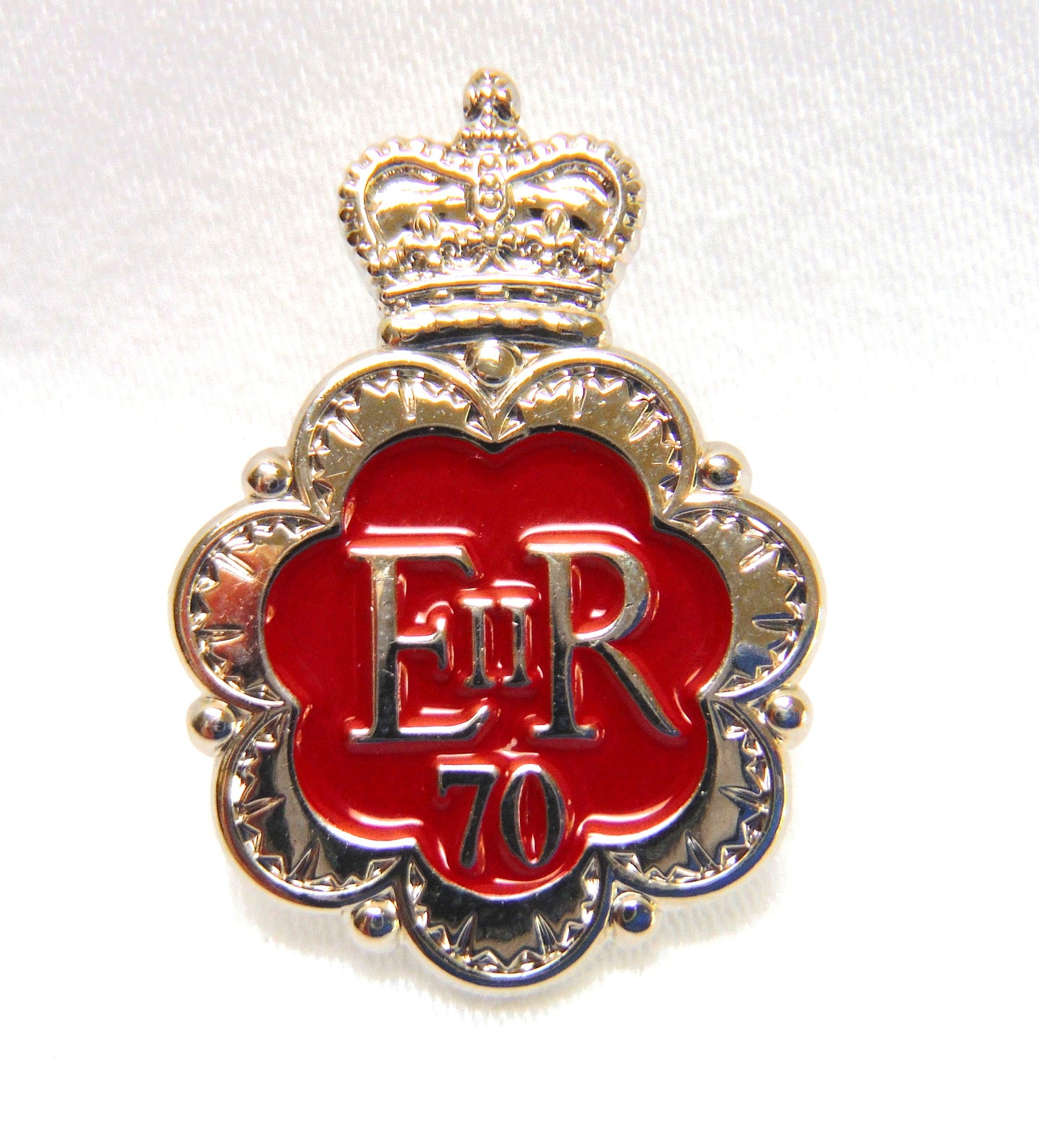 2022 LAPEL PIN of HER MAJESTY QUEEN ELIZABETH II, Platinum Jubilee Celebration as The Longest Reigning Sovereign!
