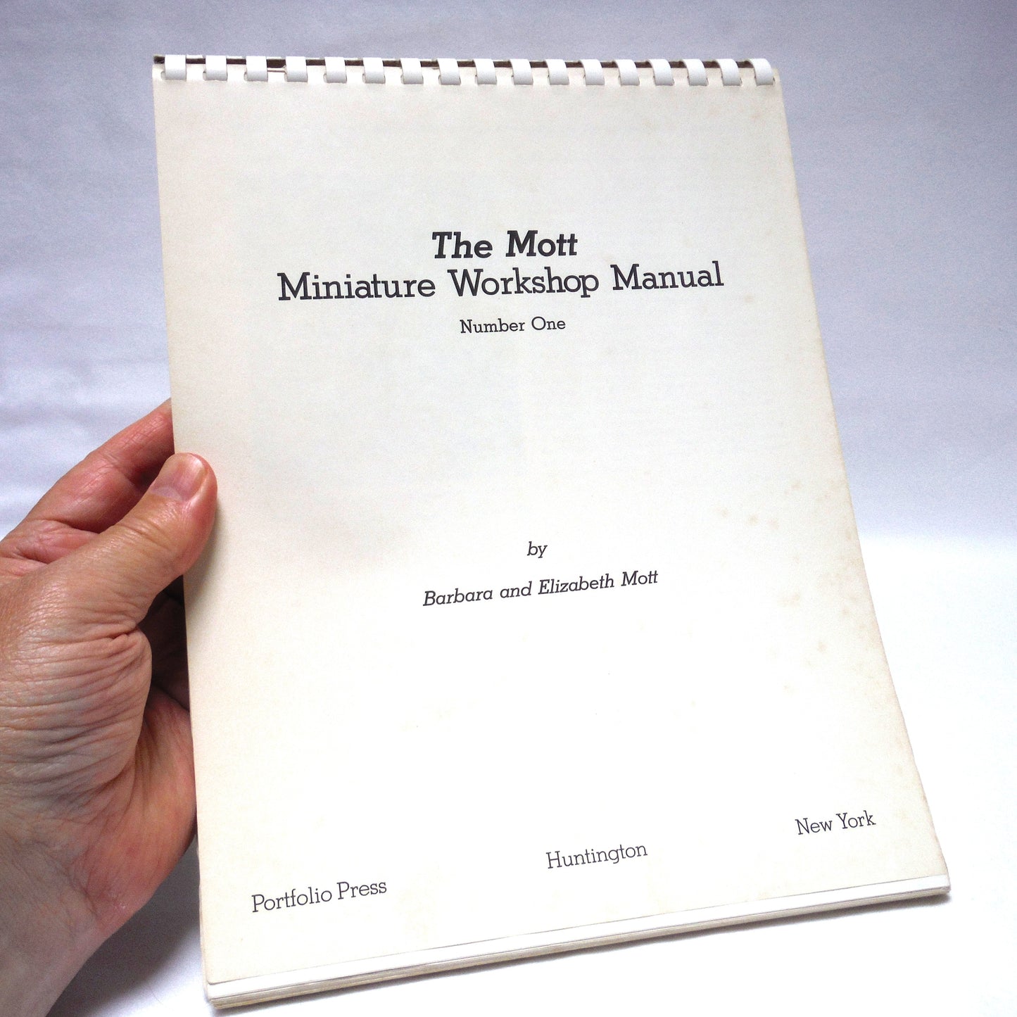 THE MOTT MINIATURE WORKSHOP MANUAL, Number 1, by Barbara and Elizabeth Mott (1978 1st Ed.)