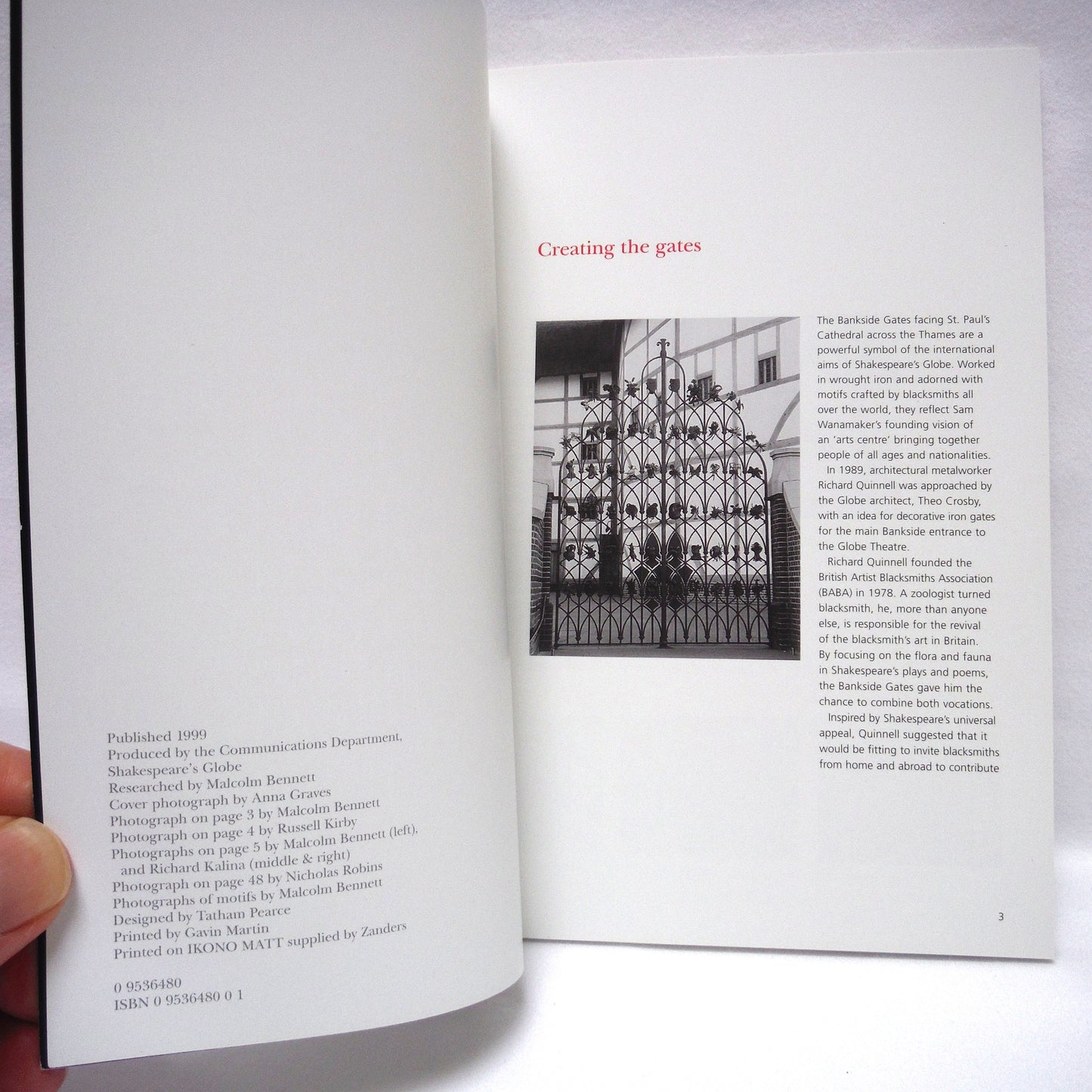 THE BANKSIDE GATES AT SHAKESPEARE'S GLOBE, A Guide by Shakespeare's Globe and FORD (1999 1st Ed.)