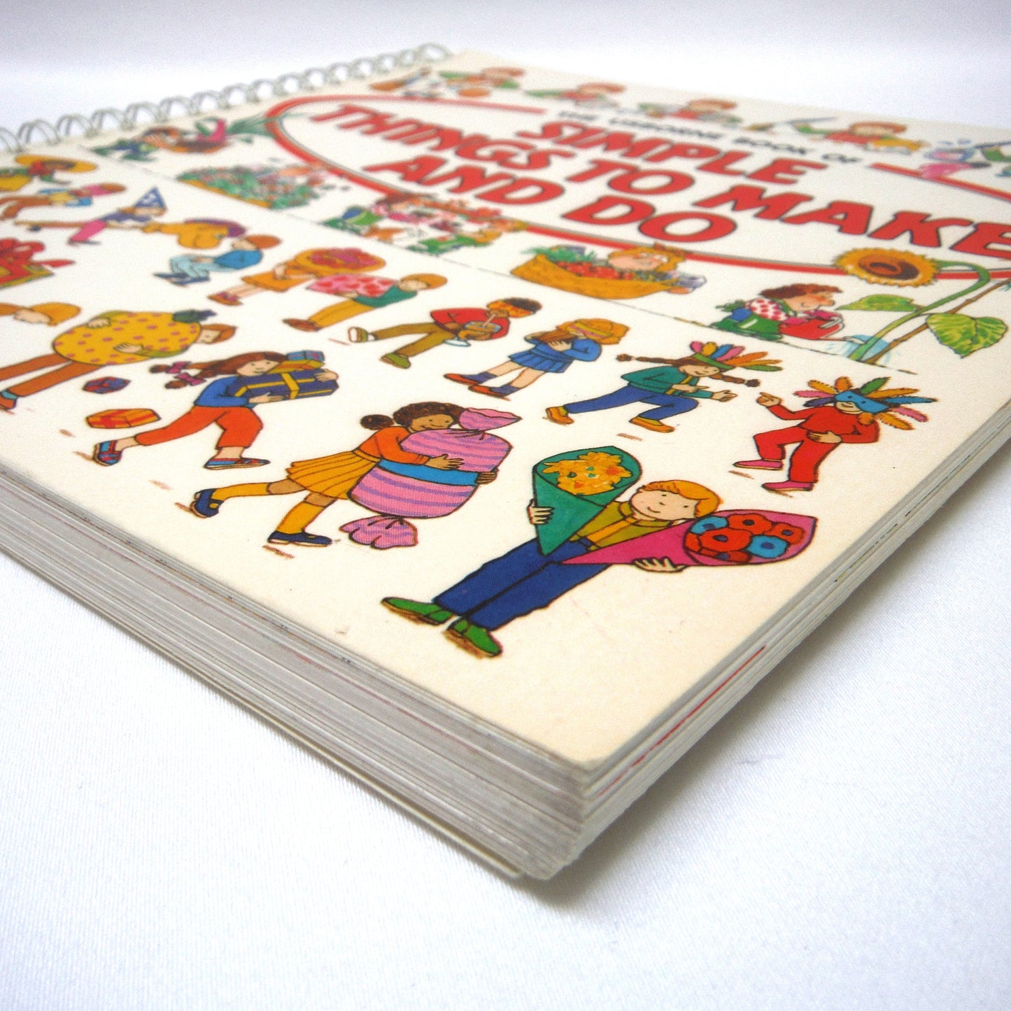 THE USBORNE BOOK OF SIMPLE THINGS TO MAKE AND DO, by Angela Wilkes (1985 1st Ed.)