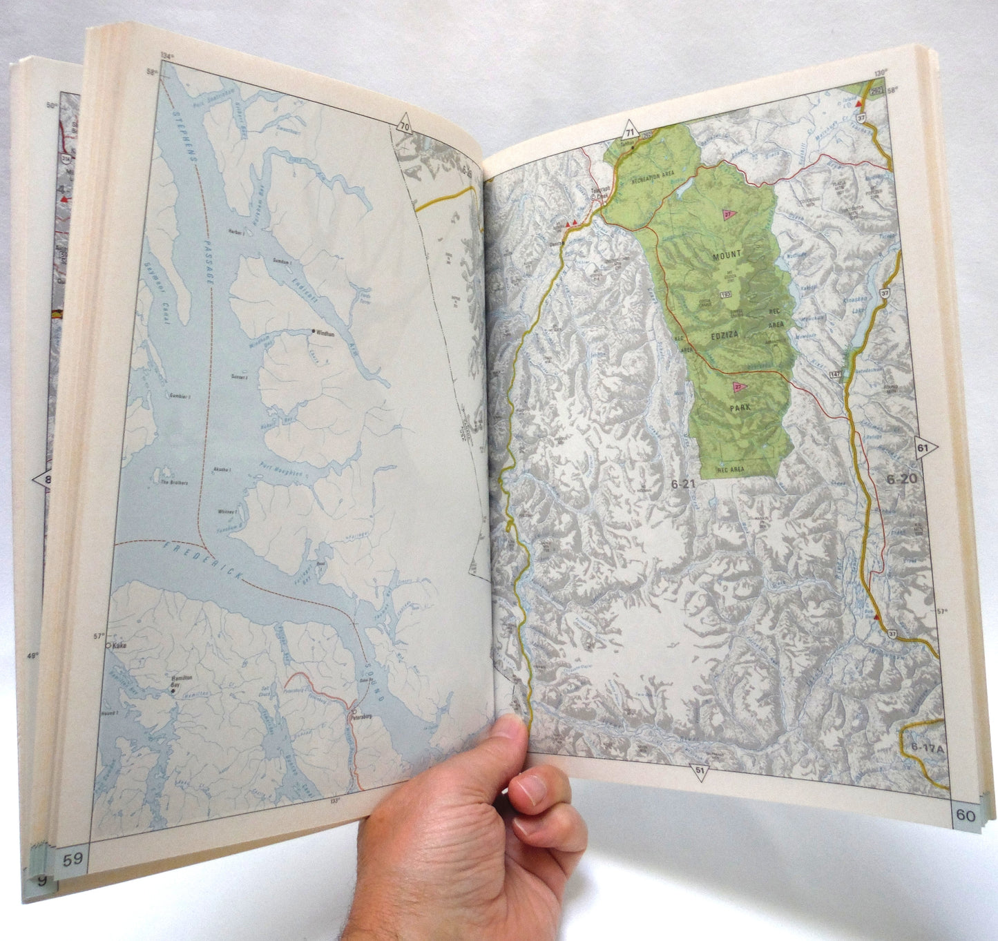 BRITISH COLUMBIA RECREATIONAL ATLAS, in 1:600 000 scale by The Province of British Columbia and Informap  (1989 1st Ed.)
