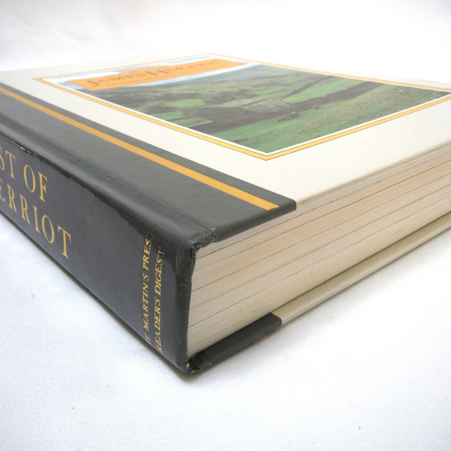 THE BEST OF JAMES HERRIOT: Favourite memories of a Country Vet, by James Herriot (1982 1st Ed.)