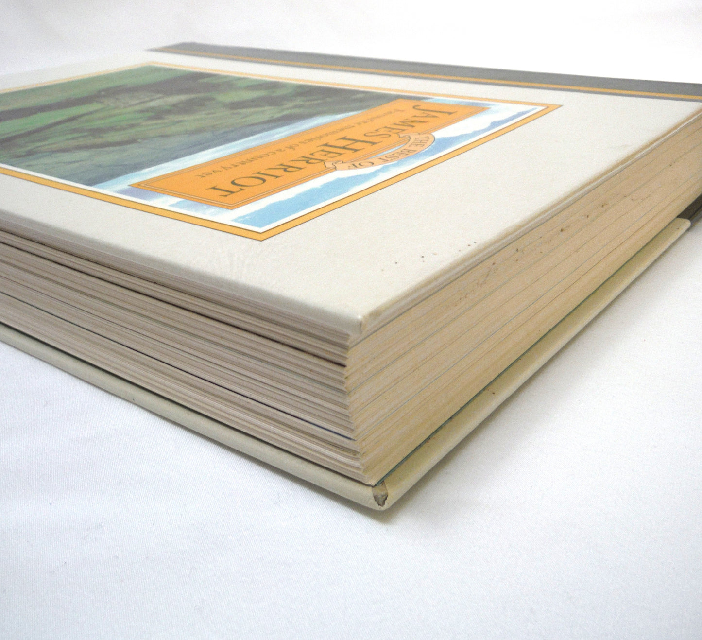 THE BEST OF JAMES HERRIOT: Favourite memories of a Country Vet, by James Herriot (1982 1st Ed.)