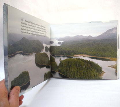 A WHALE'S WORLD, by Ian McAllister & Nicholas Read (2018 1st Ed.)