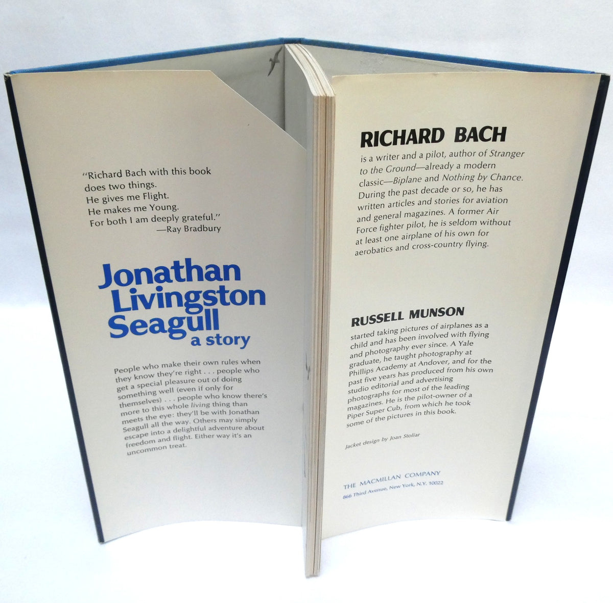 JONATHAN LIVINGSTON SEAGULL, by Richard Bach, and Photo-Illustrated by Russell Munson (1970 1st Ed.)