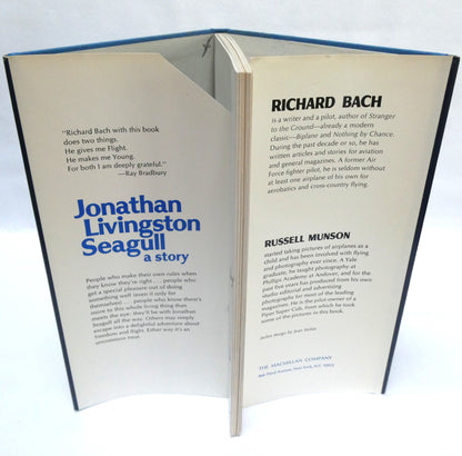 JONATHAN LIVINGSTON SEAGULL, by Richard Bach, and Photo-Illustrated by Russell Munson (1970 1st Ed.)