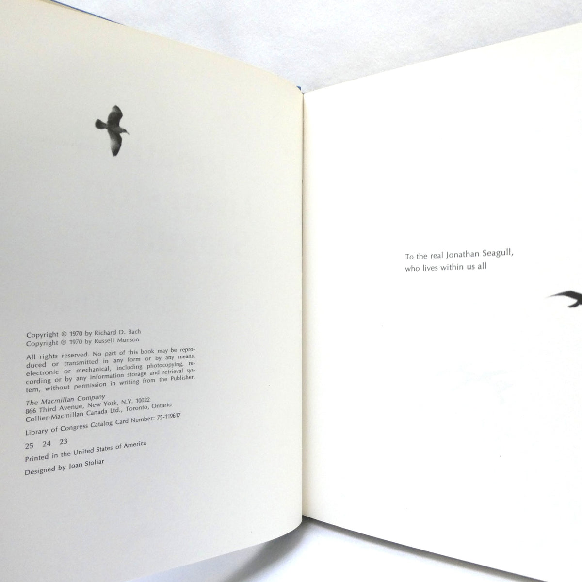 JONATHAN LIVINGSTON SEAGULL, by Richard Bach, and Photo-Illustrated by Russell Munson (1970 1st Ed.)