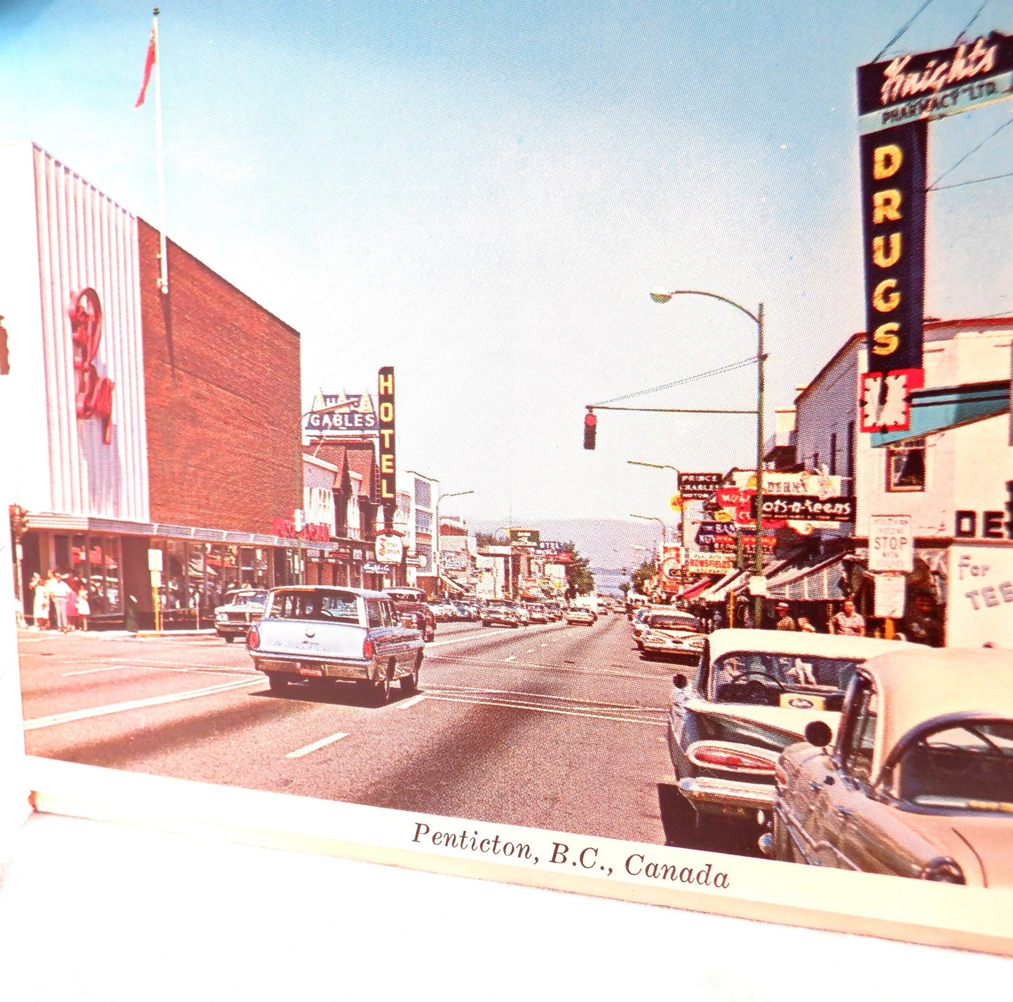 Vintage Full-Colour Photo Postcard Album of PENTICTON, British Columbia: "The City of Peaches and Beaches", 1950's