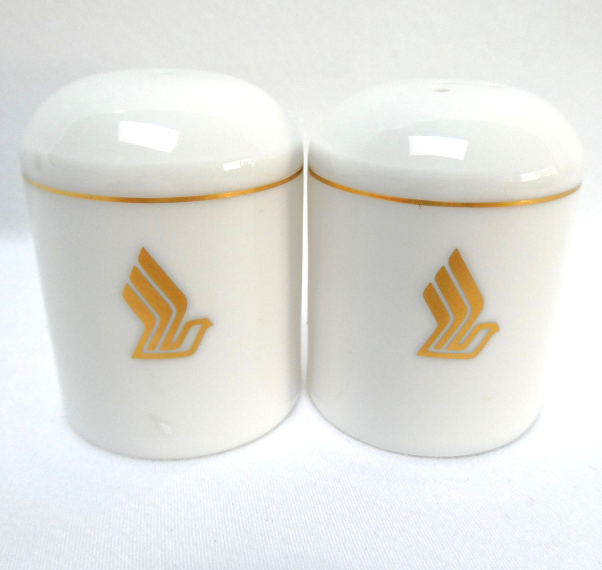 SINGAPORE AIRLINES Vintage Collectibles White Porcelain Salt and Pepper Shaker Set: Made by Narumi of Japan!
