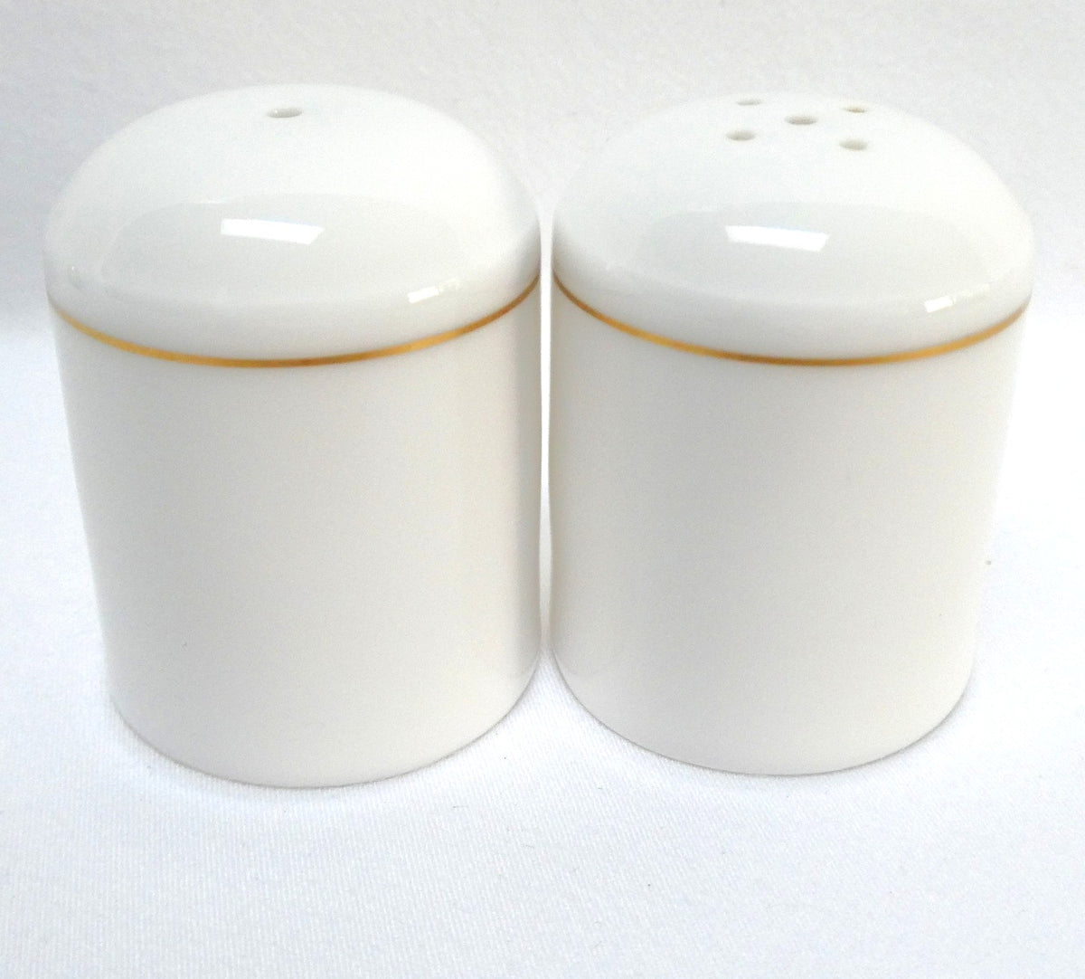 SINGAPORE AIRLINES Vintage Collectibles White Porcelain Salt and Pepper Shaker Set: Made by Narumi of Japan!