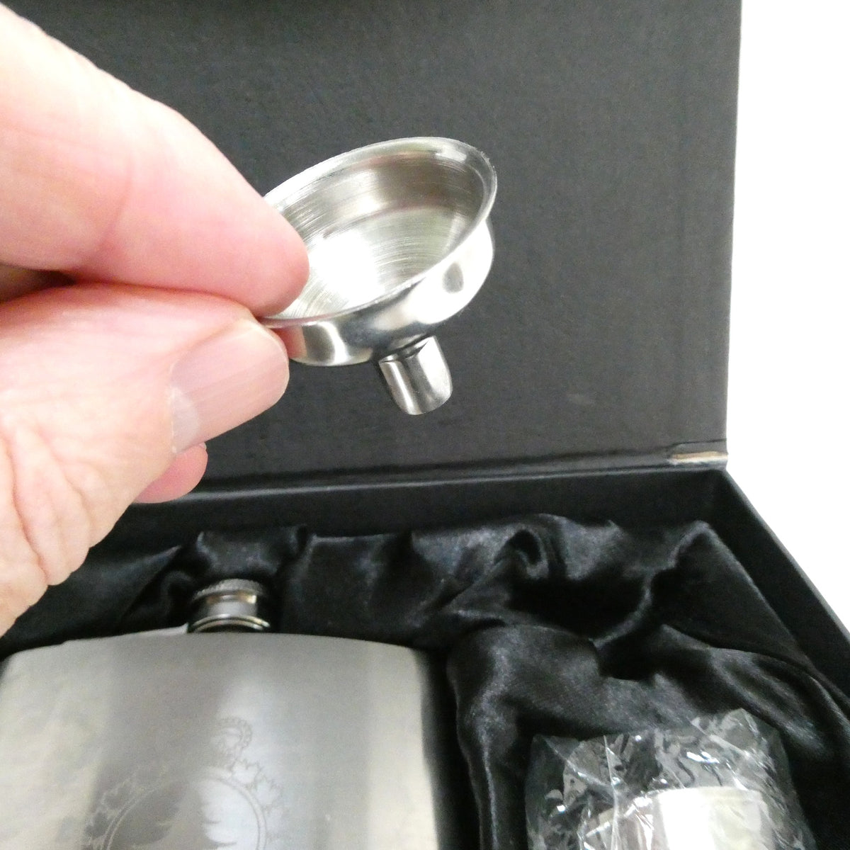 Contemporary Stainless Steel Hip Flask Gift Set: Featuring Laser-Engraved CFB Borden Juno Beach Junior Ranks Military Mess Name and Crest