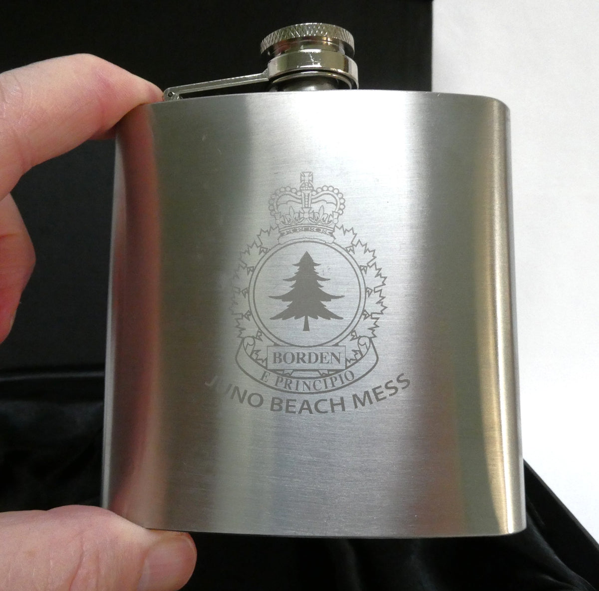Contemporary Stainless Steel Hip Flask Gift Set: Featuring Laser-Engraved CFB Borden Juno Beach Junior Ranks Military Mess Name and Crest