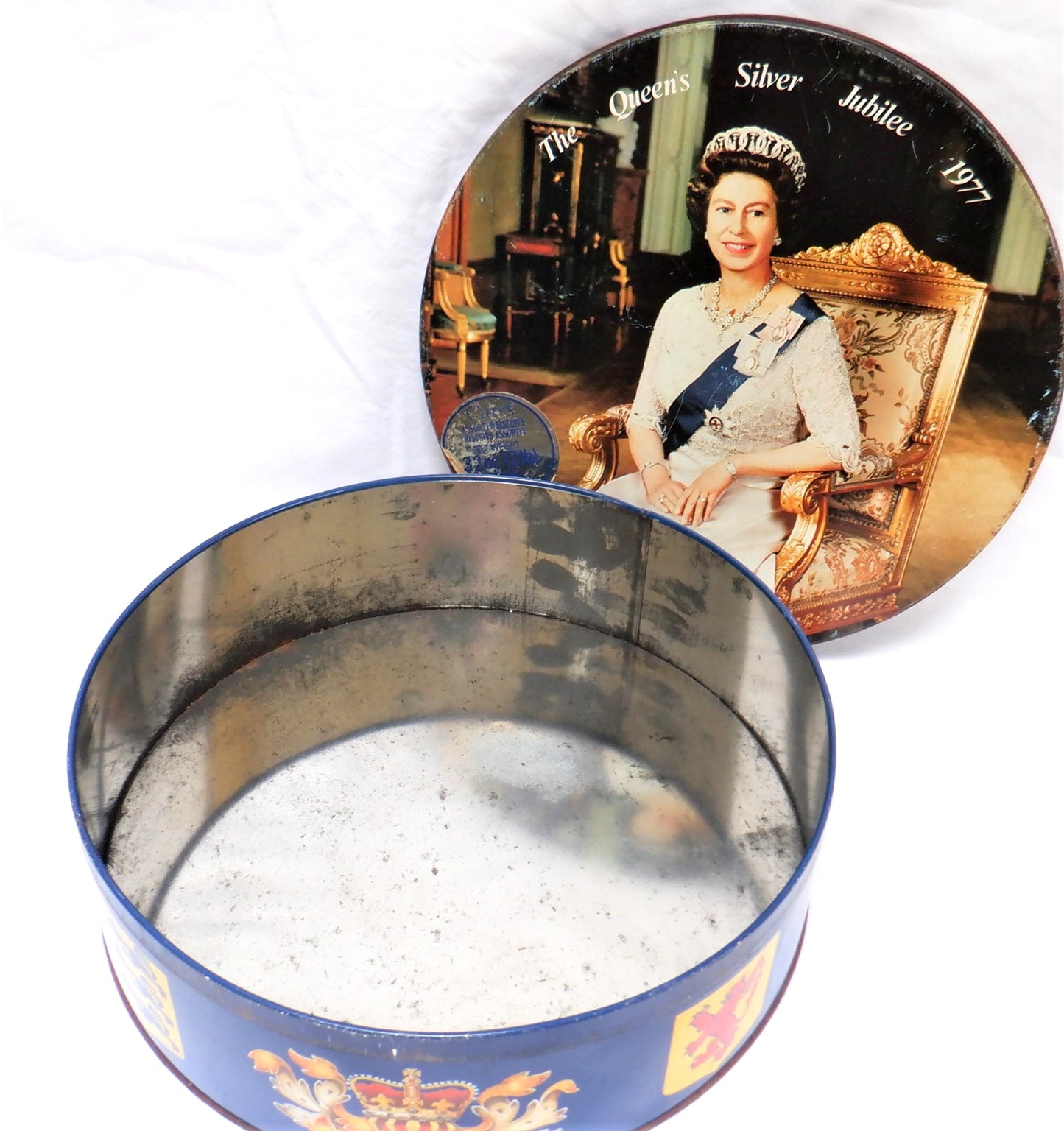 CARR'S ASSORTED BISQUITS, The Queen's Silver Jubilee Portrait Tin, 1977