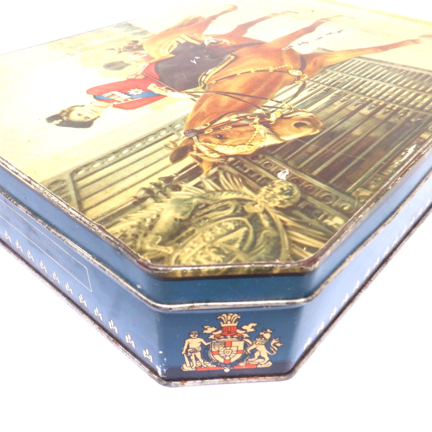 QUEEN ELIZABETH II Vintage Mid-Century Tin Container, by Huntley & Palmers (#1)