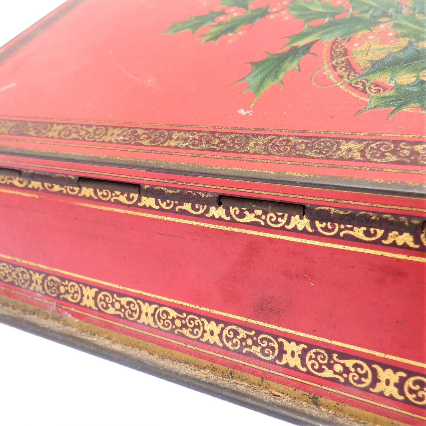 Antique Red & Gold Hinged-Lid Tin Humidor by PALL MALL FAMOUS CIGARETTES: Rare Holly-Jolly Christmas Edition