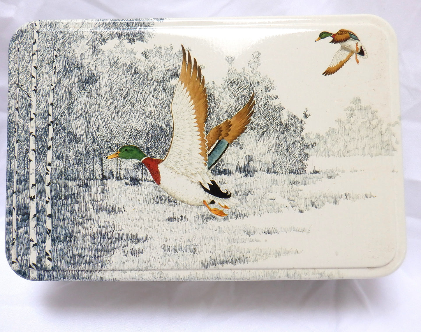 A Stunning Vintage Biscuit Tin from London: 'TWO MALLARD DUCKS LANDING'