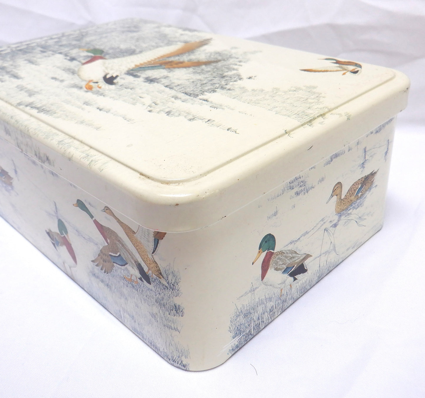 A Stunning Vintage Biscuit Tin from London: 'TWO MALLARD DUCKS LANDING'