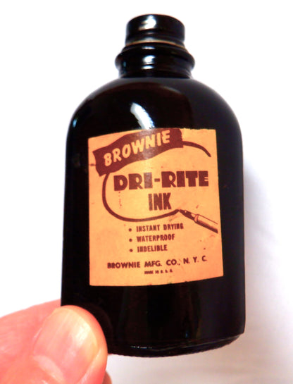 RARE DRI-RITE INK VINTAGE BROWN GLASS BOTTLE, by the Brownie Mfg. Co. of New York City, USA