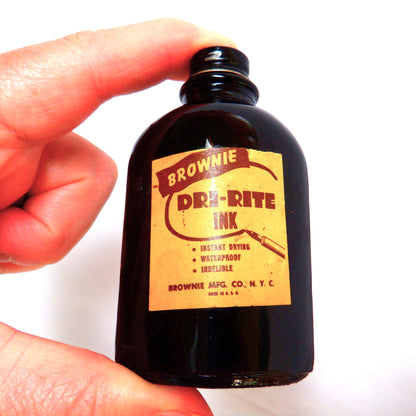 RARE DRI-RITE INK VINTAGE BROWN GLASS BOTTLE, by the Brownie Mfg. Co. of New York City, USA