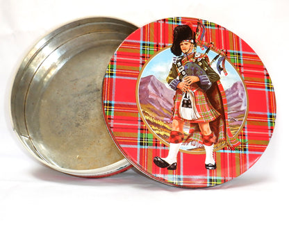 PEAK FREAN BISCUIT COMPANY LIMITED, presents a vintage cookie tin: 'ROYAL SCOTCH SHORTBREAD'