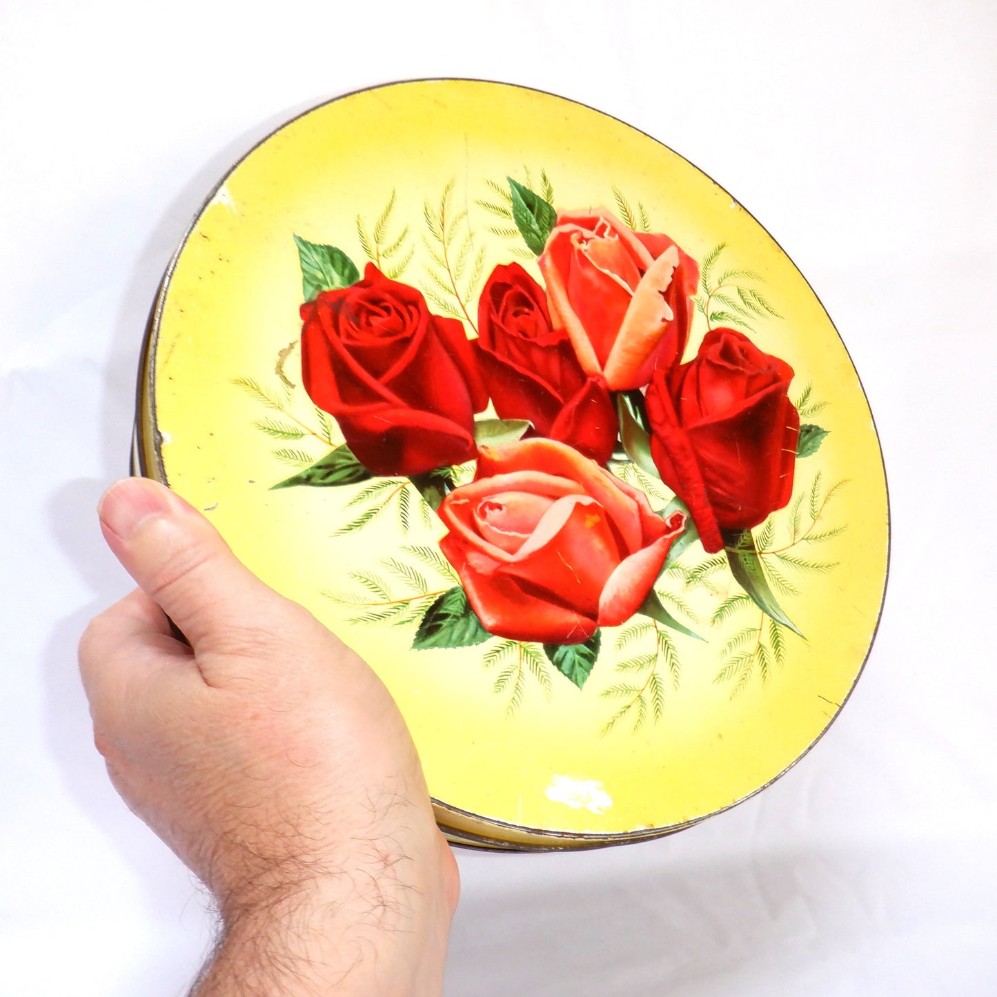 PEAK FREAN BISCUIT COMPANY LIMITED, presents a vintage Large Round Cookie Tin: 'THE FIVE-ROSE BOUQUET'