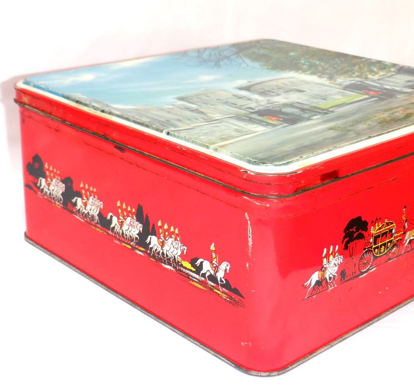 HRM's QUEEN ELIZABETH II WINDSOR CASTLE, Vintage Tin by Huntley & Palmer Biscuits #2