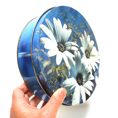 VINTAGE LARGE ROUND BISCUIT CAKE TIN: 'Three White Flowers in a Field of Wheat'