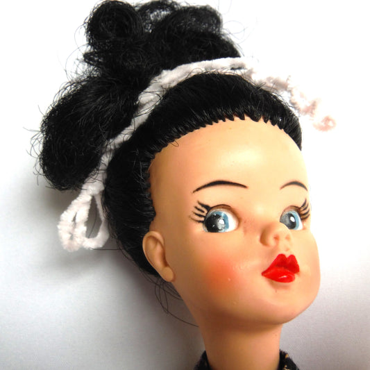 Vintage MARY POPPINS DOLL, in Like-New Condition with Free Bonus Clothes: Made by Reliable Canada