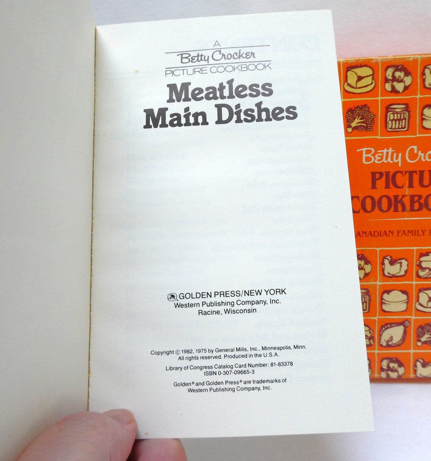 Vintage Betty Crocker's Picture Cookbook 8-Volume Boxed Set, Canadian Family Publishers by Golden Press (1982 1st. Ed)
