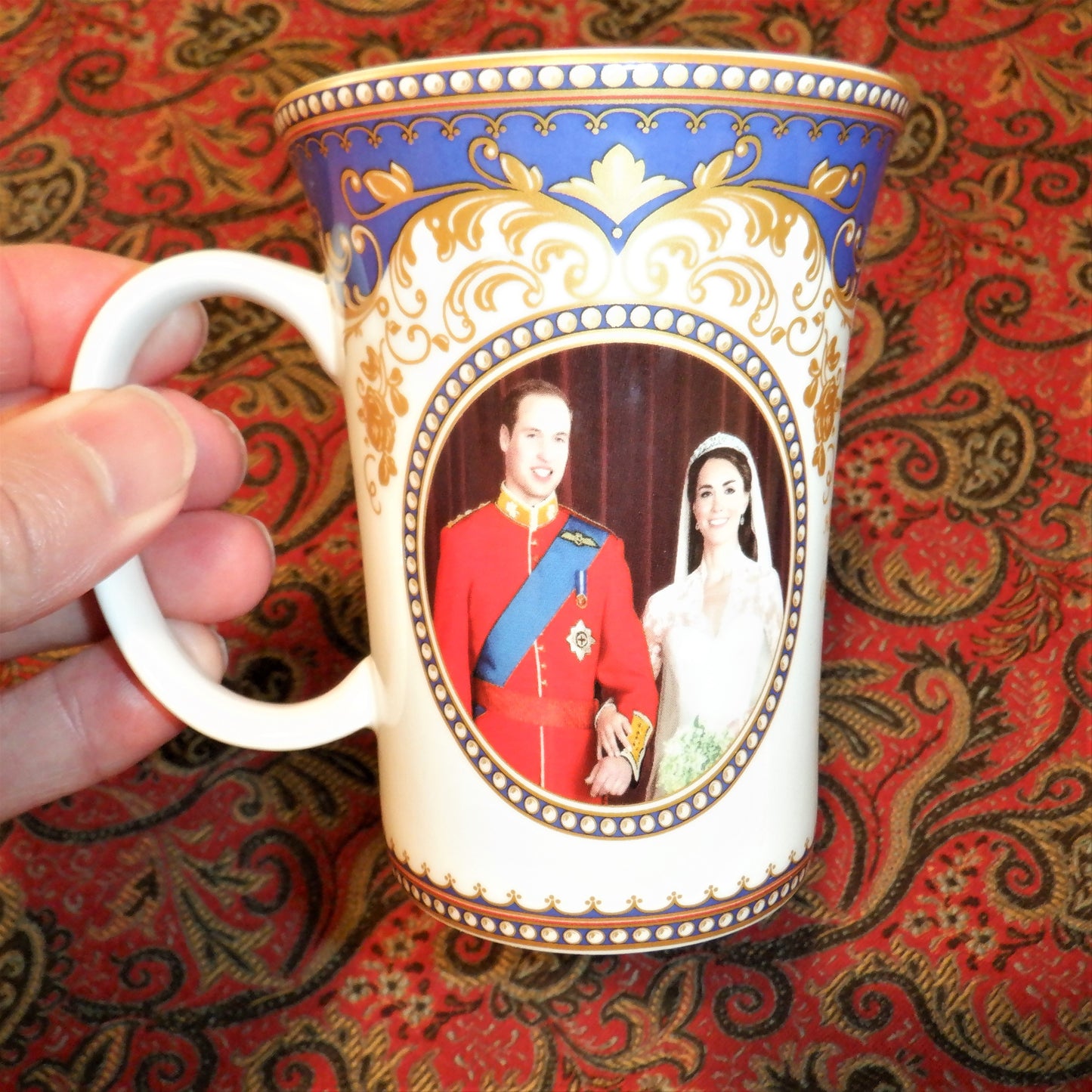 HRH Prince William & Catherine Middleton ROYAL WEDDING PLATE AND 2-TEA CUP Commemorative Set,  by McIntosh