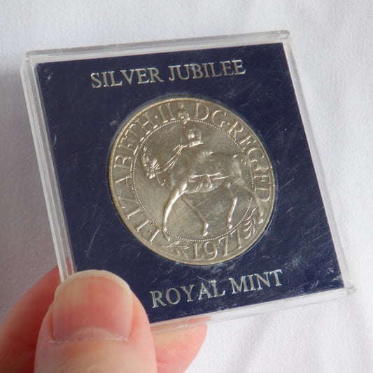 THE SILVER JUBILEE BRITISH CROWN COIN: 25th Anniversary of QUEEN ELIZABETH II, (1952-1977)